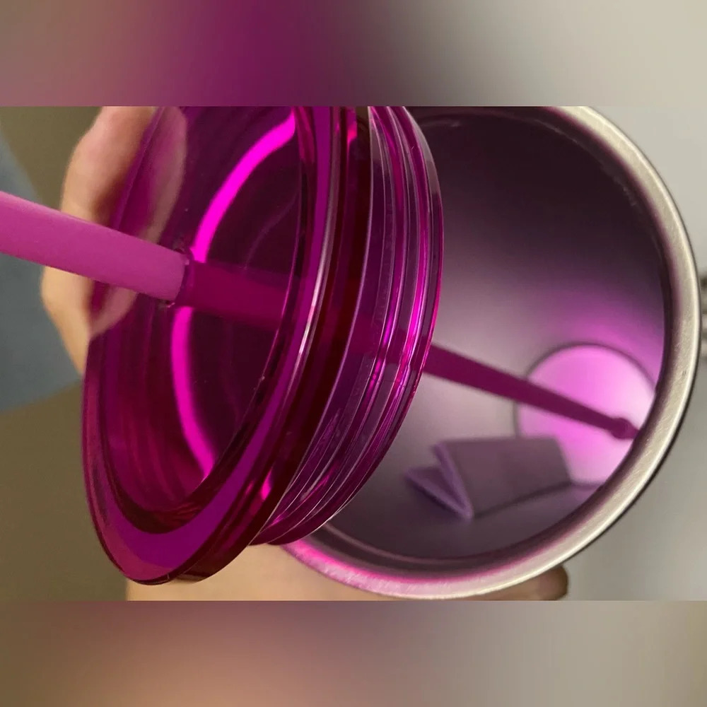 New Starbucks 2022 Holiday Metallic Pink Scalloped Stainless Tumbler 24oz Venti - Picture 2 of 2
